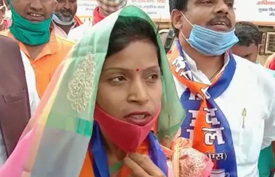 Mirzapur hindi news: छानबे उपचुनाव में अपना दल प्रत्यासी की हुई जीत