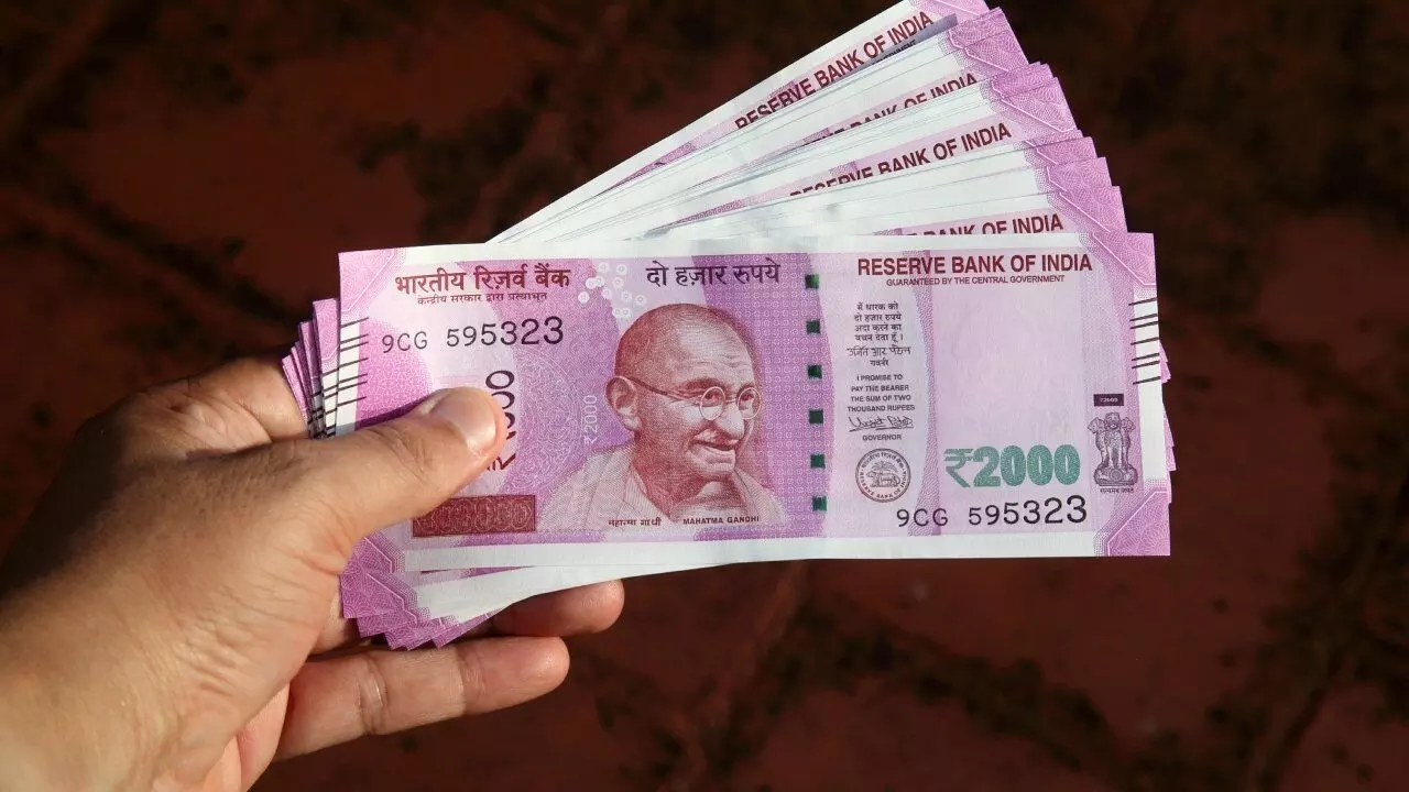 2000 Note Update News: इस तारीख का रखें ध्यान, 2000 के नोट बदलने की आखिरी तारीख है!