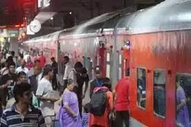 Train: आज 30 ट्रेनें प्रभावित: आज साढ़े आठ घंटे का मेगा ब्लॉक, 14 निरस्त हुईं; 12 का बदला गया रूट, देखें गाड़ियों सूची