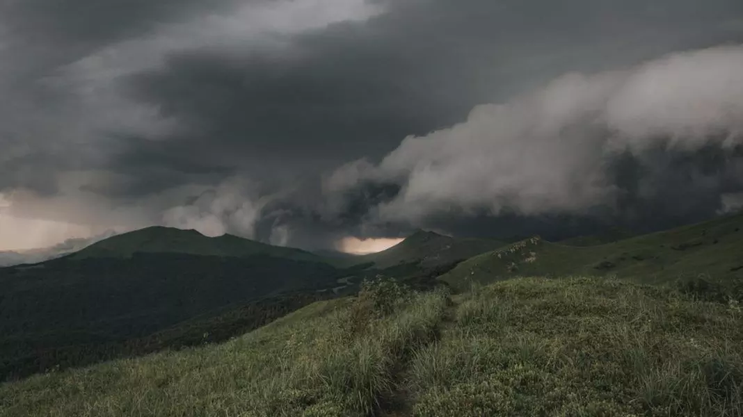 पहाड़ों पर खराब मौसम...जम्मू-कश्मीर में 4 और हिमाचल में 2 की मौत, दिल्ली में आज बारिश का अनुमान