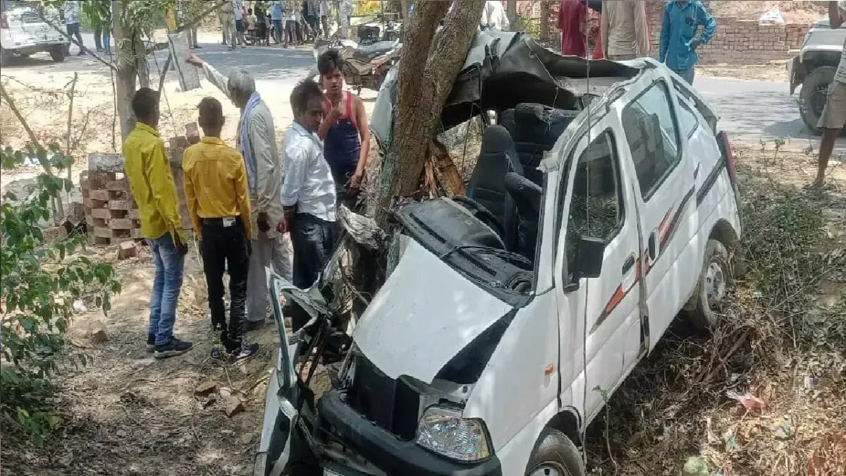 रायबरेली : रायबरेली में भीषण सड़क हादसा, तेज रफ्तार अनियंत्रित कार पेड़ से टकराई, दो की दर्दनाक मौत