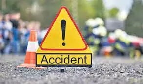 मुजफ्फरनगर में हादसा: दिल्ली-देहरादून हाईवे पर ट्रक और ट्रैक्टर-ट्रॉली में टक्कर, 10 लोग घायल