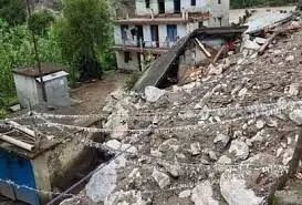 उत्तराखंड मौसम: काशीपुर में भारी बारिश से दो मकान गिरे, मलबे में दबकर दंपत्ति की मौत, बच्ची घायल