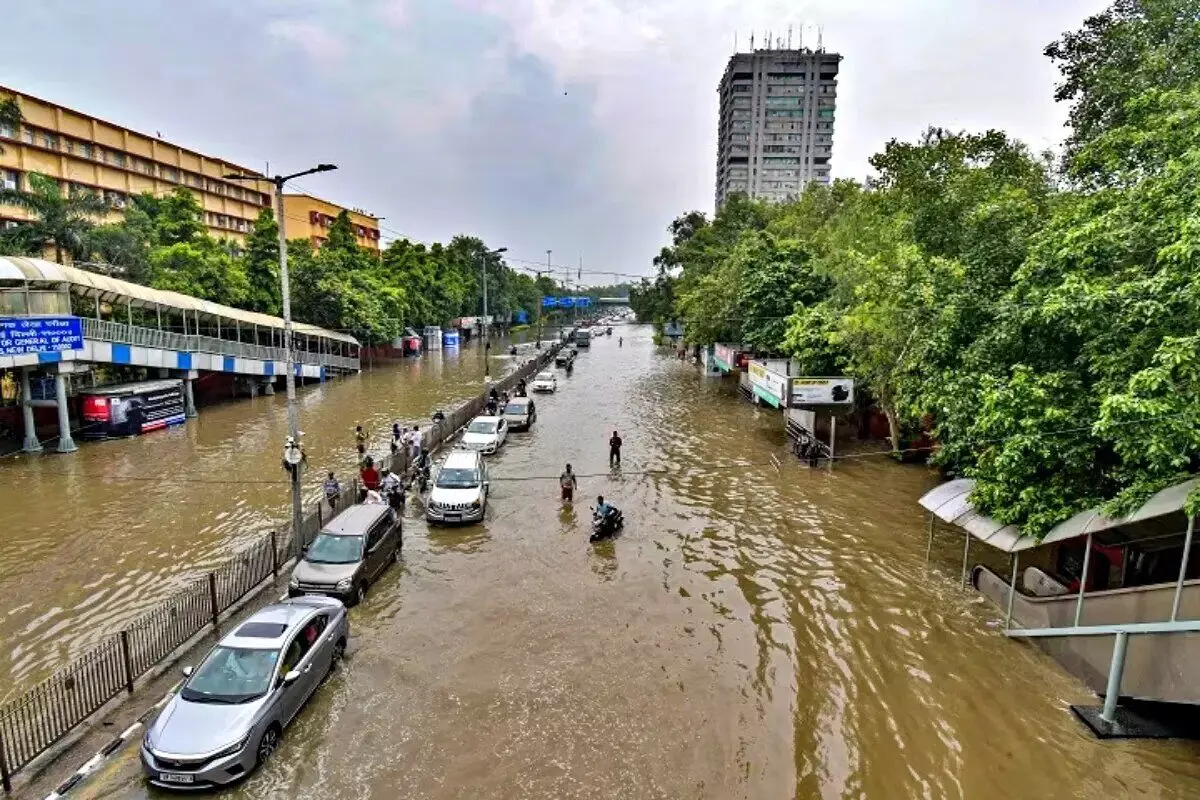 दिल्ली--तीन बच्चों की डूबने से मौत, मेट्रो साइट पर बारिश से बन गई थी झील, तीनों नहाने गए थे