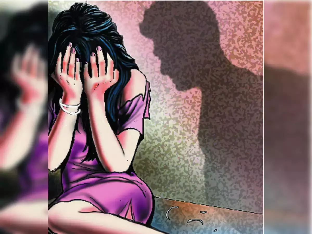 हमीरपुर में किशोरी का हंगामा: 15KM पैदल चलकर प्रेमी के घर पहुंची, शारीरिक शोषण का भी लगाया आरोप, जानें पूरा मामला