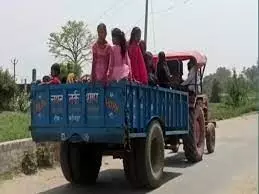 हरदोई_कांवरियों से भरी ट्रैक्टर ट्राली ने छात्रा को रौंदा दर्दनाक मौत