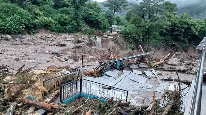 हिमाचल मौसम आज: सोलन के कंडाघाट में बादल फटा, सात की मौत, मंडी में कई लापता, भूस्खलन से सड़कें बंद