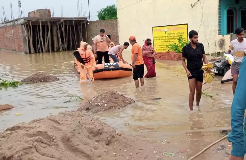 Flood in UP: यूपी में भीषण होगी गंगा की बाढ़, खतरे की सीमा से अब 57 हजार क्यूसेक पानी छोड़ा जा रहा