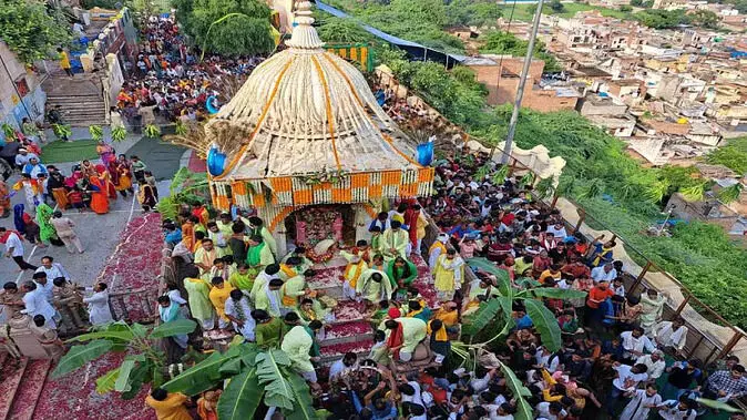 मथुरा में बड़ा हादसा: राधा अष्टमी पर दर्शन के दौरान दो श्रद्धालुओं की मौत, सीएम योगी ने दुख जताया