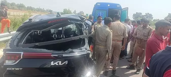 Kanpur Accident: जीटी रोड पर सड़क हादसा, तेज रफ्तार डंपर ने कार को मारी टक्कर, मां-बेटे की दर्दनाक मौत