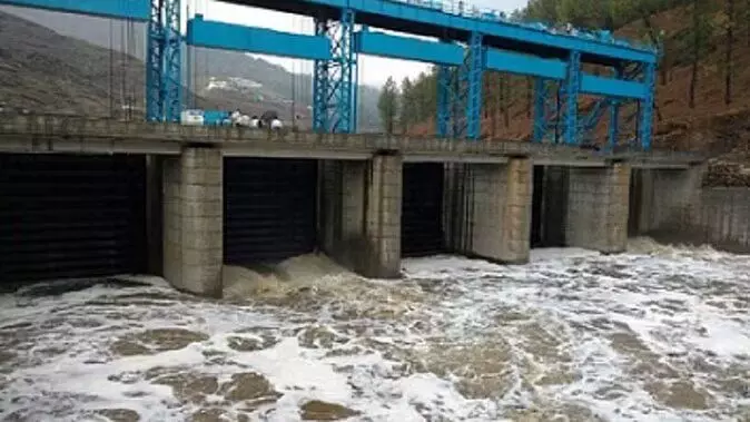 Almora Kosi Barrage: आठ साल में 45 लाख लीटर घट गया कोसी बैराज का पानी, गाद निकालने में छूट रहे पसीने