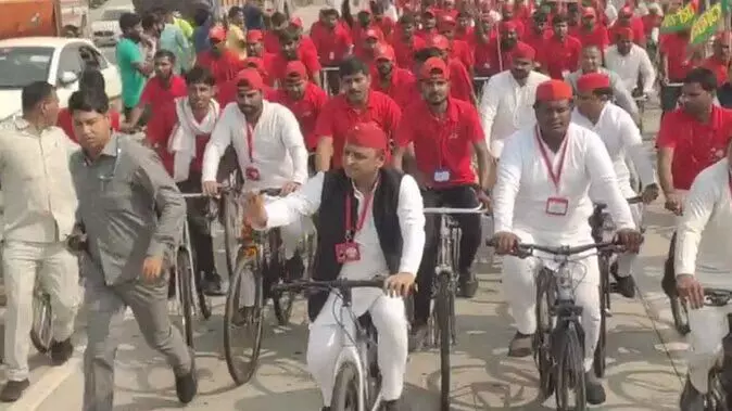 PDA Cycle Yatra: एक्सप्रेस वे पर साइकिल लेकर कार्यकर्ताओं संग निकले अखिलेश, बोले- घूमेगा बदलाव का चक्का