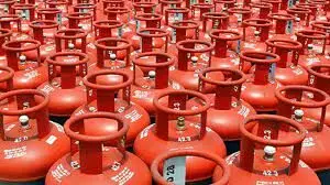 Commercial LPG: वाणिज्यिक LPG गैस सिलेंडर की कीमतों में 100 रु की बढ़ोतरी, दो महीने में दूसरी बार बढ़े दाम