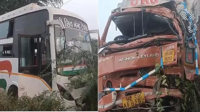 Accident In Aligarh: टप्पल में तेज रफ्तार कंटेनर ने स्लीपर बस में मारी टक्कर, दो की मौके पर मौत, छह लोग घायल