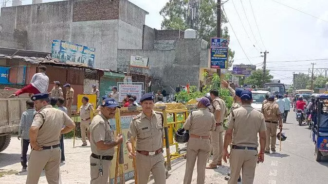 Roorkee: उपचार कराकर लौट रहे घायल को पीट-पीटकर मार डाला, पूर्व सभासद सहित 13 नामजद, बस्ती में पुलिस तैनात