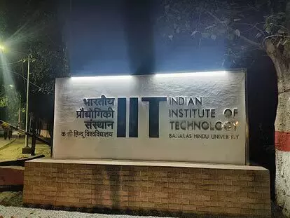 IIT BHU: बीएचयू में दीवार बनाने पर दिग्गजों की प्रतिक्रिया, बोले- बंटवारा नहीं, सुरक्षा घेरा मजबूत बनाएं