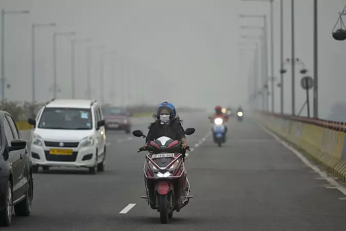 Pollution: जहरीली होती जा रही राजधानी की आबोहवा, 500 पार पहुंचा AQI; जानें दिल्लीवासियों को कब मिलेगी राहत