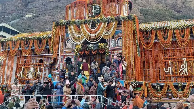 Badrinath: शीतकाल के लिए बंद हुए धाम के कपाट, गूंजे जय बदरीविशाल की जयकारे, चारधाम यात्रा का भी समापन