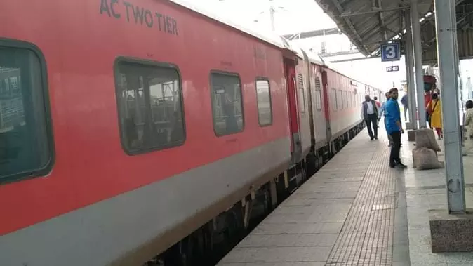 Railway News: कई स्पेशल ट्रेनों में खाली हैं सीटें, जल्द बुक कराएं टिकट; सफर होगा आसान