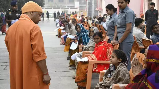 Janta Darshan: सीएम योगी ने सुनी फरियाद, बोले- हर जरूरतमंद को इलाज के लिए मिलेगी भरपूर मदद