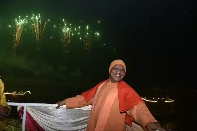 Dev Diwali: काशी में इस अंदाज में दिखे सीएम, बोले- न केवल काशी,बल्कि दुनिया का स्प्रिचुअल इवेंट बना देव दिवाली