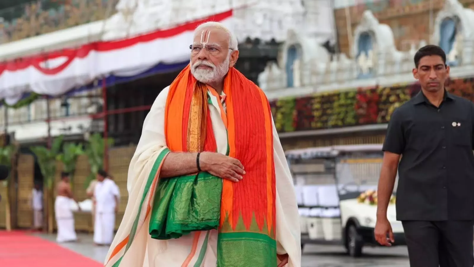 श्री राम-जय राम भजन गाते दिखे प्रधानमंत्री मोदी, वीरभद्र मंदिर में राम की भक्ति में डूबे