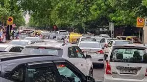 Delhi Traffic Jam: लोग हुए परेशान ; सभी बॉर्डरों पर सुरक्षा कड़ी, गाजीपुर जाम... चिल्ला में यातायात सामान्य