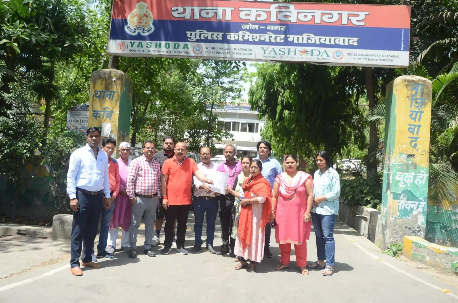 बच्चों को जबरन दूसरी ब्रांच में शिफ्ट करने पर अभिभावकों ने किया हंगामा, स्कूल पर एफआईआर