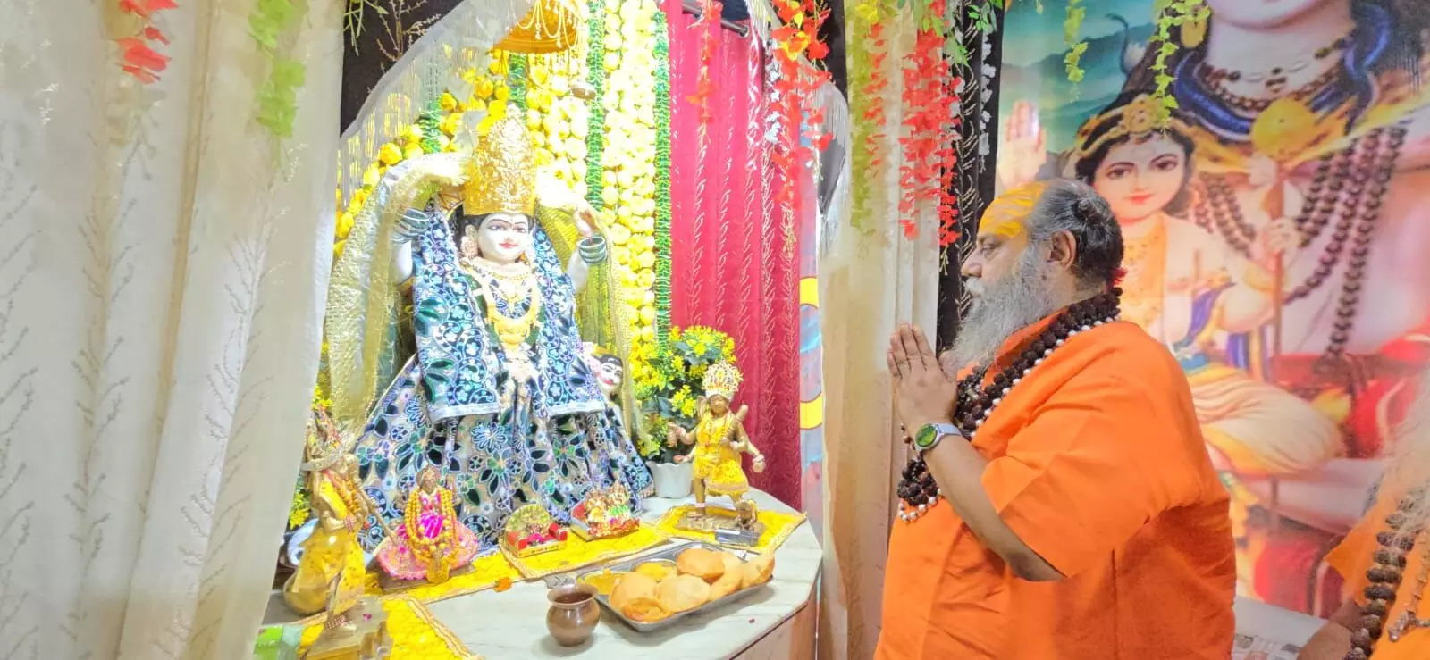 माता बगलामुखी जयंती महोत्सव के अंतिम दिन दूधेश्वर नाथ मंदिर में साधु-संतों ने किया प्रसाद ग्रहण