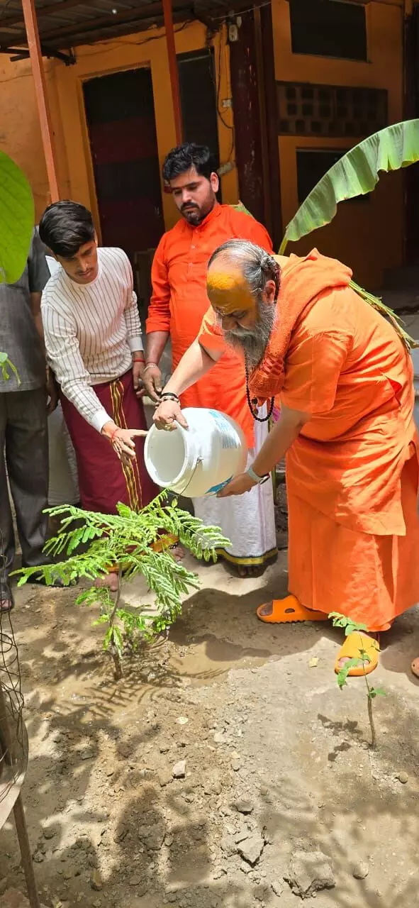 पर्यावरण संरक्षण के लिए सभी आएं आगे : श्रीमहंत नारायण गिरी महाराज