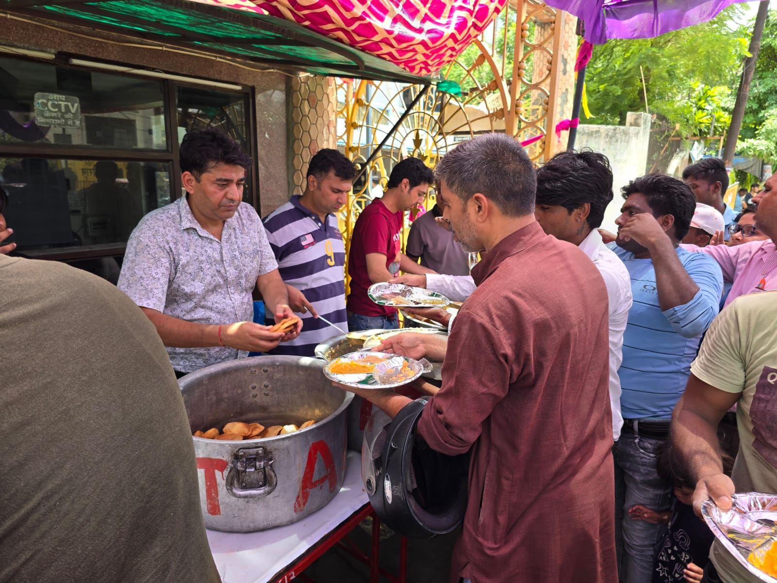 निर्जला एकादशी के मौके पर शहर के कई इलाकों में छबील और भंडारे का आयोजन