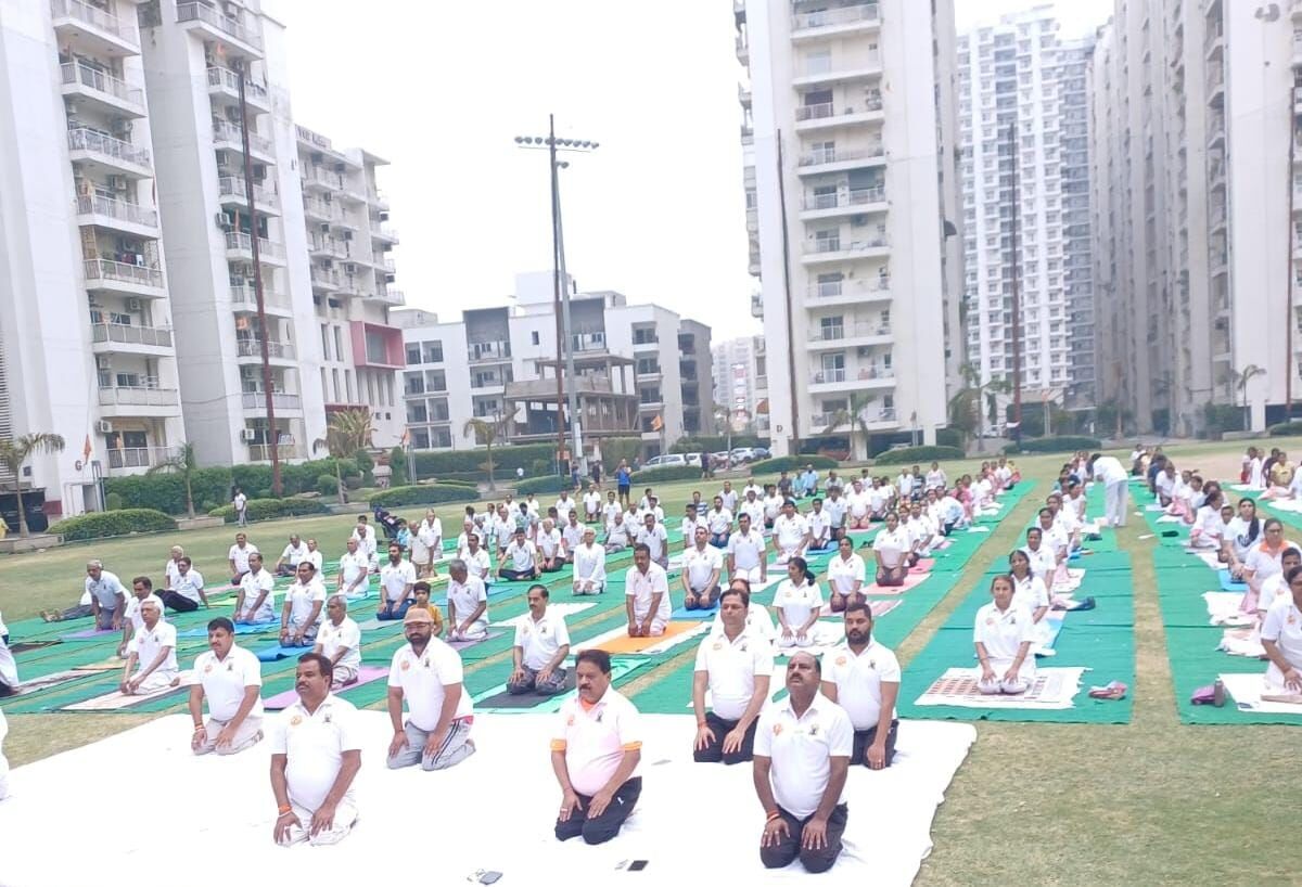 विश्व योग दिवस के मौके पर मयंक गोयल बोले- योग ही है देशवासियों के स्वास्थ्य की रीढ़