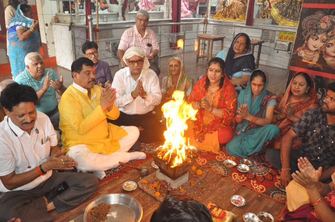 हनुमान मंदिर में इंद्र भगवान को प्रसन्न करने के लिए किया गया वर्षा कामना यज्ञ का आयोजन