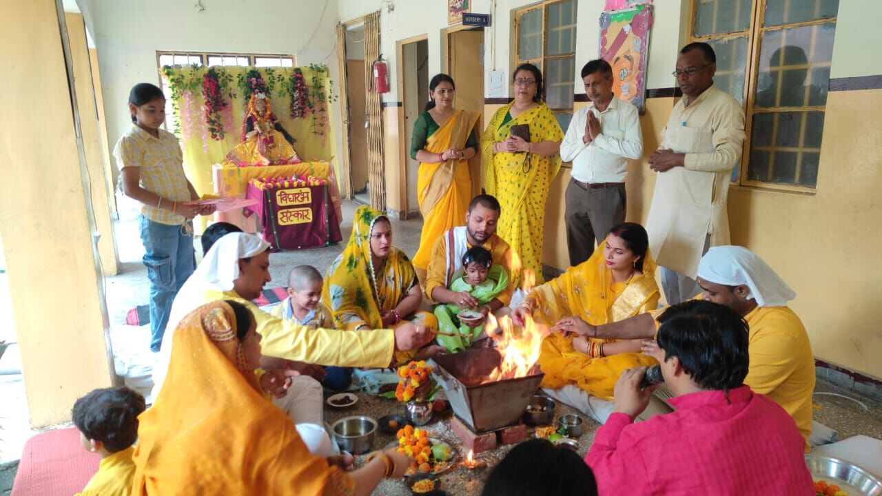 सरस्वती शिशु मंदिर साहिबाबाद विद्यालय में विद्यारंभ संस्कार का आयोजन