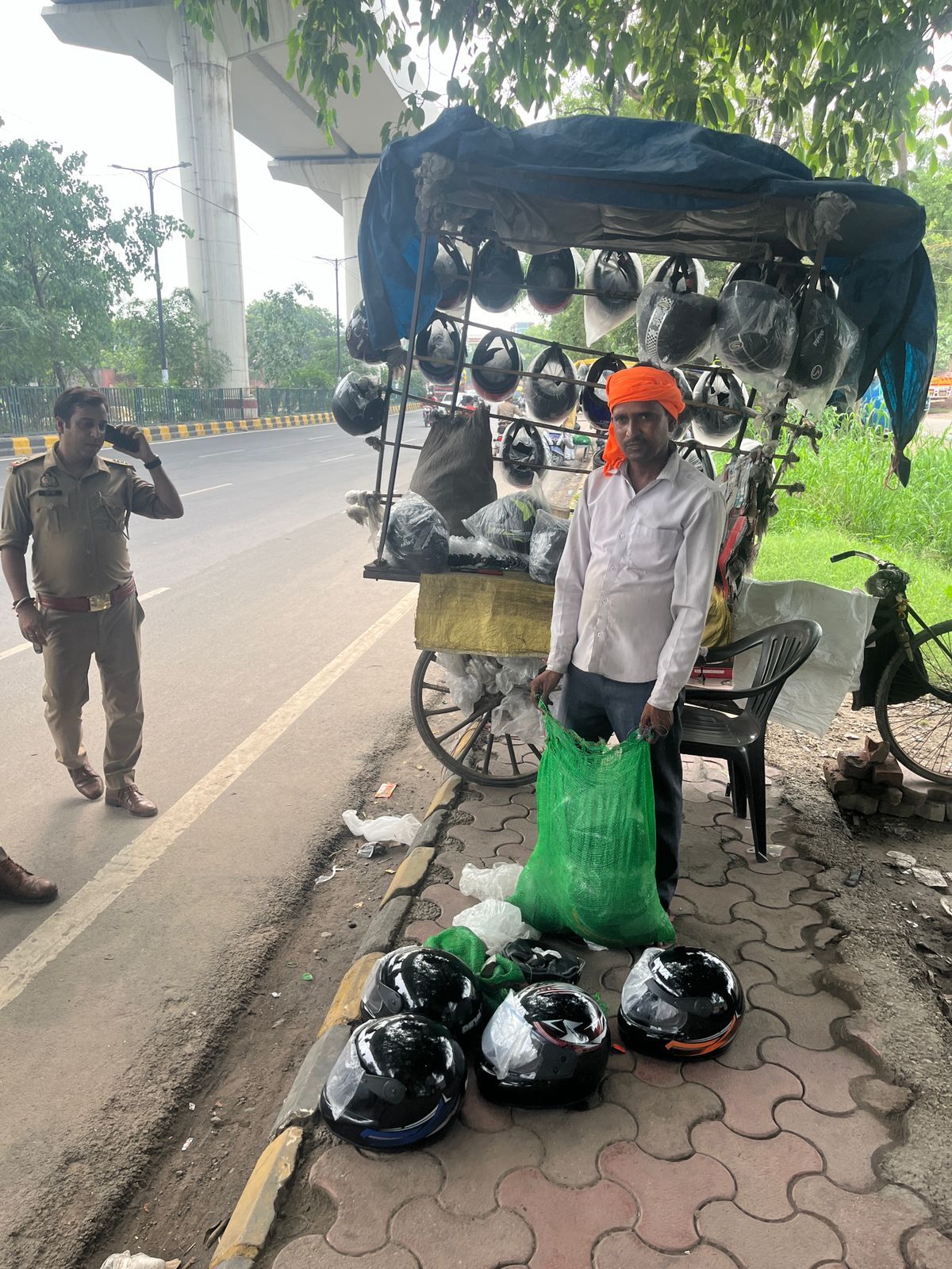 गाजियाबाद में नकली हेलमेट बेचने वाले हो जाएं सावधान, नहीं तो की जाएगी सख्त कार्रवाई