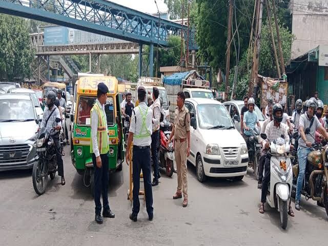 गाजियाबाद में कांवड़ यात्रा के लिए किए गए रूट डायवर्जन ने लोगों के छुड़ाए पसीने