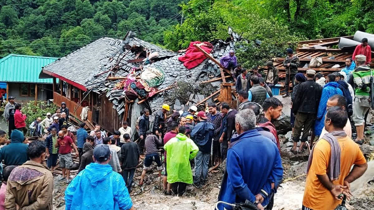 उत्तराखंड: अगर मौसम सही रहा तो आज शाम तक धाम पर फंसे 1000 लोगों को निकाल लिया जाएगा, अब तक 5000 लोगों को बचाया गया