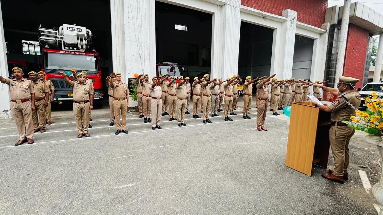 अग्निशमन कर्मियों ने स्वतंत्रता सेनानियों के त्याग और बलिदान को किया याद