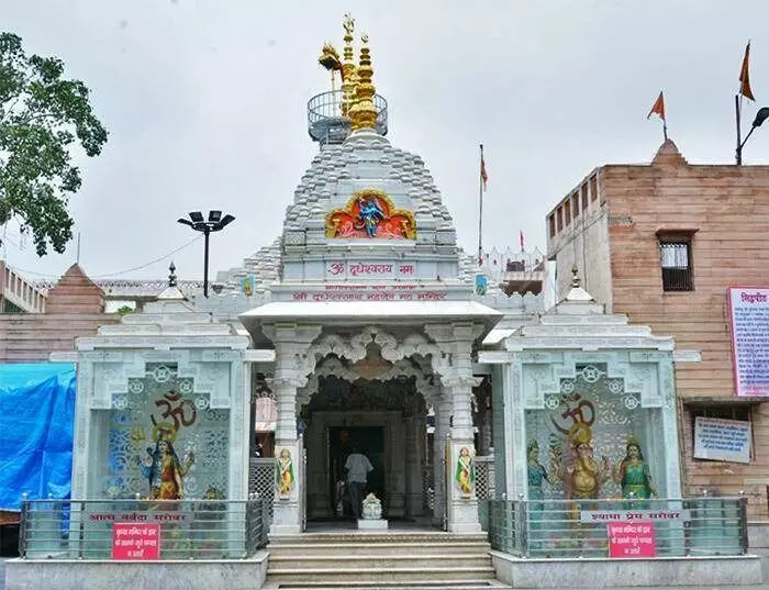 सावन के अंतिम सोमवार को मंदिरों में उमड़ा शिव भक्तों का हुजूम