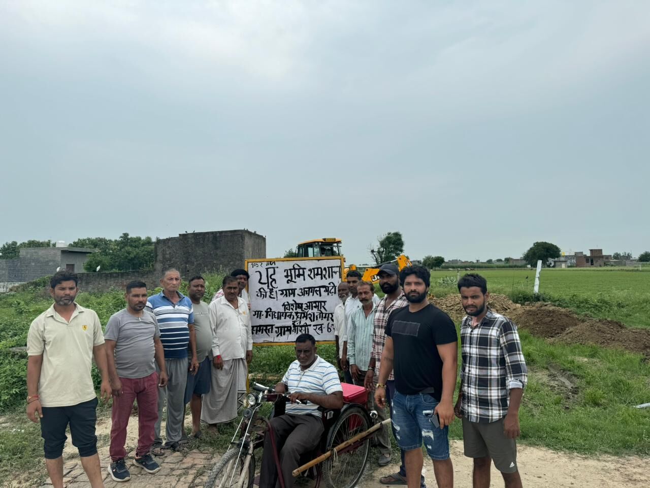 ग्राम अचपल गढ़ी पिलखुआ में श्मशान की भूमि हुई कब्जा मुक्त, भूमाफियाओं ने प्लॉटिंग करके बेच दी थी जमीन