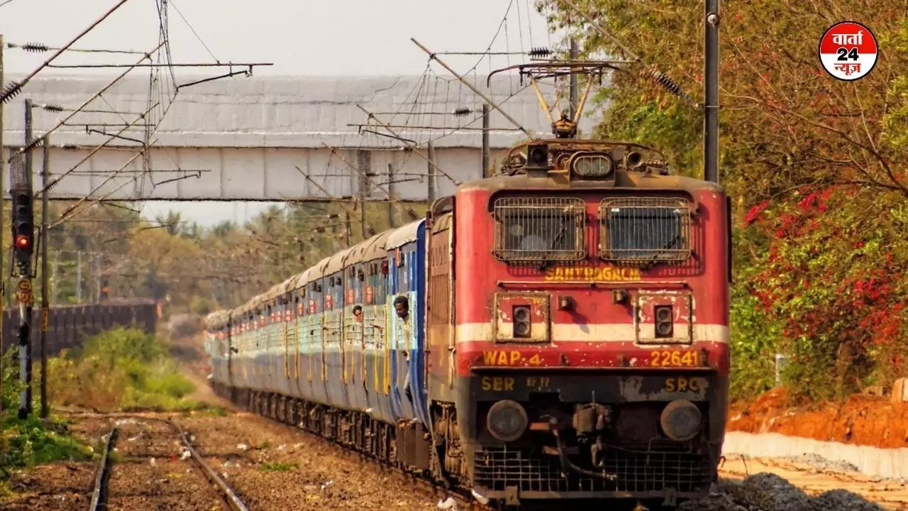 भारी बारिश के चलते आंध्र प्रदेश और तेलंगाना में 100 से ज्यादा ट्रेनें रद्द