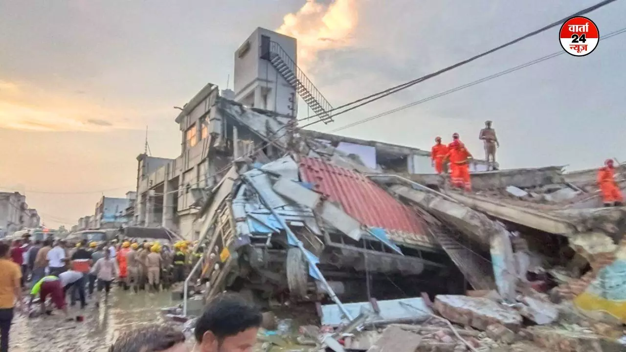 लखनऊ के ट्रांसपोर्टनगर में भरभराकर गिरी तीन मंजिला इमारत, 5 लोगों की मौत, 24 घायल, राहत कार्य जारी