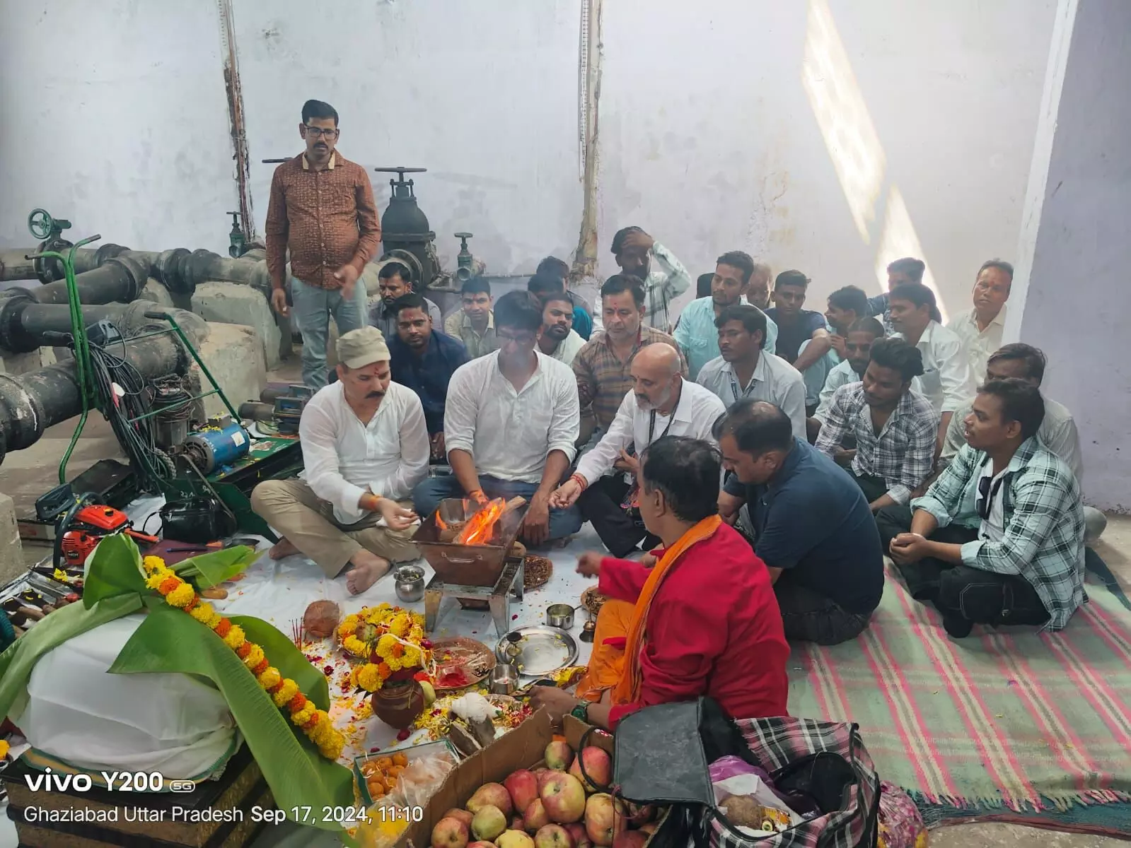 विंडसर एंड नोवा अपार्टमेंट ओनर एसोसिएशन शिप्रा सन सिटी में विश्वकर्मा पूजा