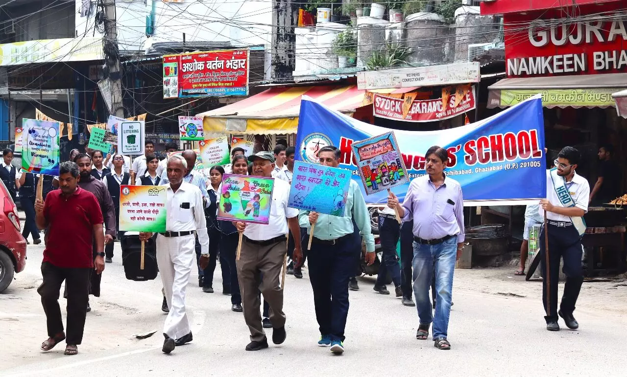 स्वच्छ भारत अभियान के तहत शालीमार गार्डन में साफ सफाई को लेकर किया जागरूक