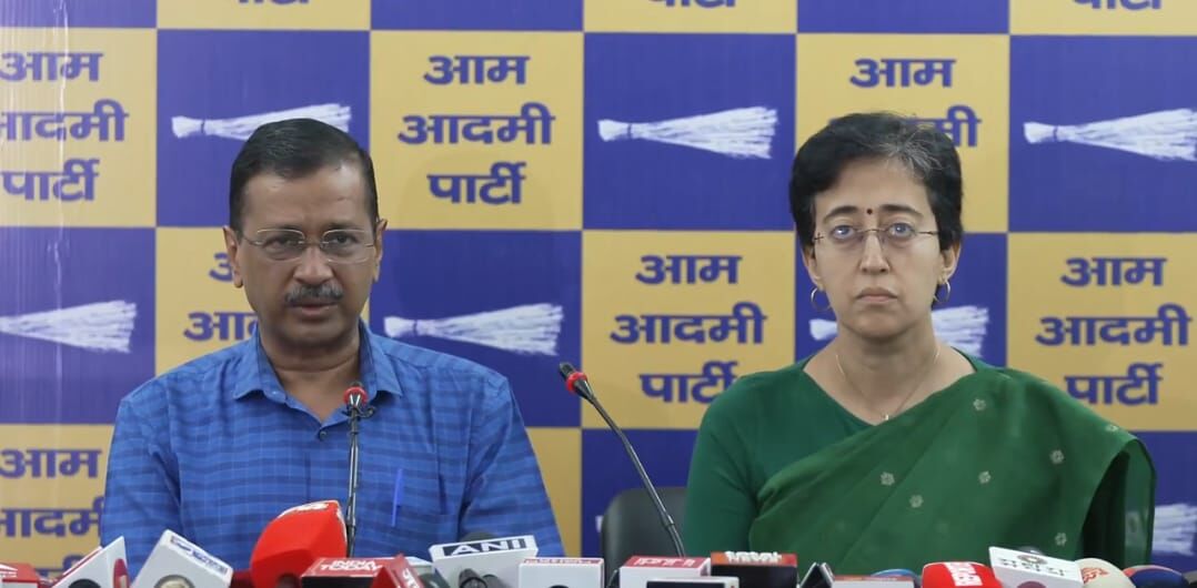 अरविंद केजरीवाल ने भाजपा पर लगाया आरोप, कहा- पीडब्ल्यूडी ने सड़कों का नियमित रखरखाव भी बंद कर दिया था