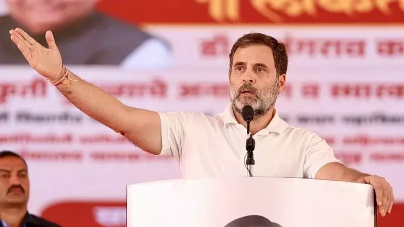 अब राहुल गांधी के बैग की जांच, अमरावती में चुनाव आयोग के अधिकारियों का निरीक्षण